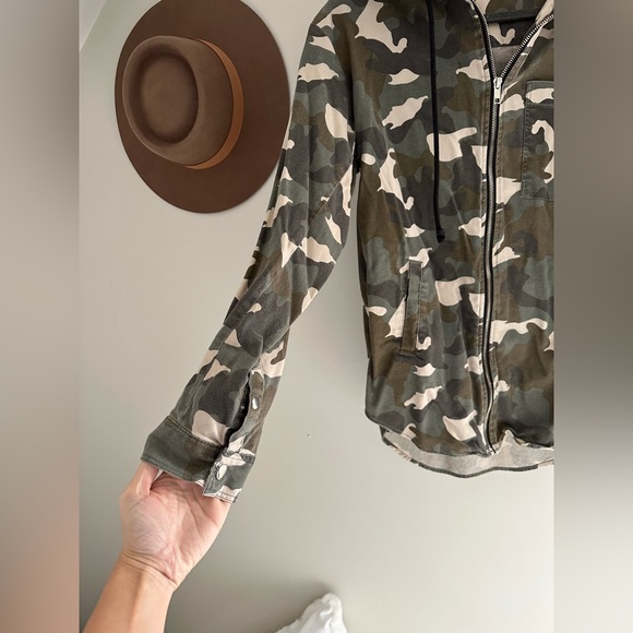 • H & M Cami zip up. - Picture 5 of 8